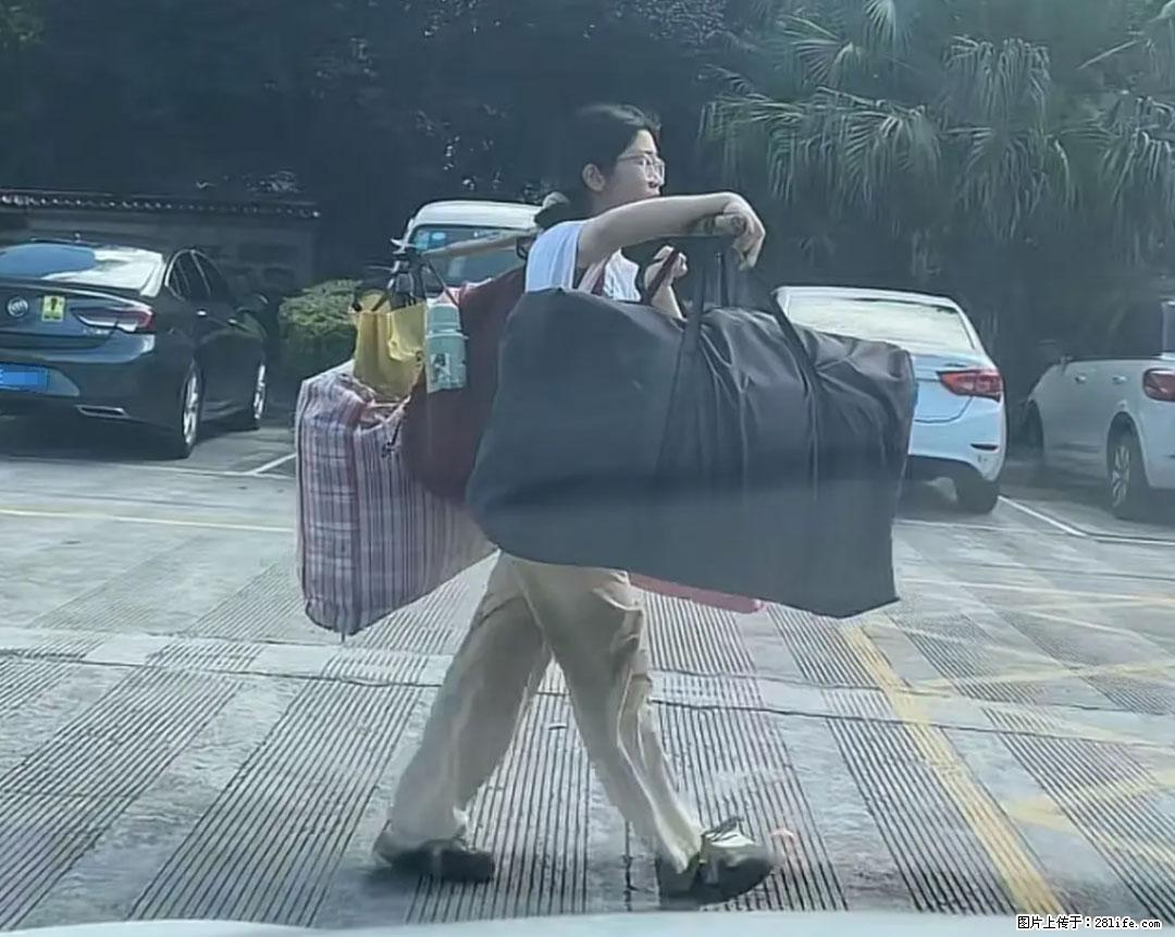 全网追的“扁担女孩”，找了一份暑假工，时薪12元 - 喀什生活资讯 - 喀什28生活网 ks.28life.net